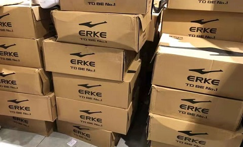 災難無情人有情，昊天公司總經理給所有在外的施工人員每人置辦了一雙鴻星爾克！