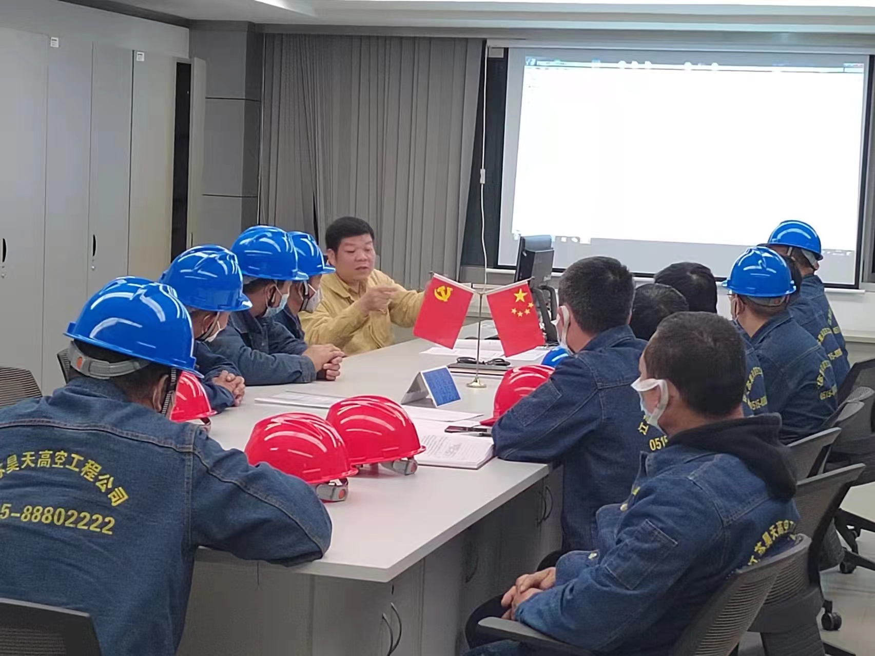 熱烈祝賀昊天高空承接的國能粵電臺山發電有限公司6、7機組(2*1000MW）煙囪6號機組240米煙囪內筒防腐改造項目順利完成